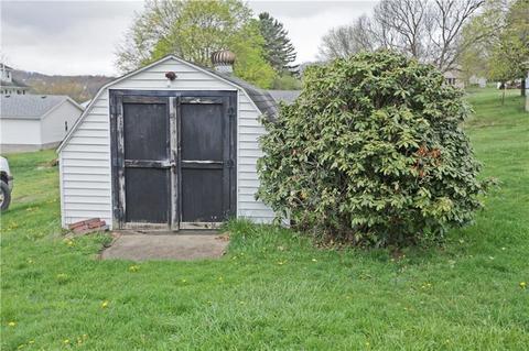 1113 State St, Vandergrift, PA 15690 photo 3