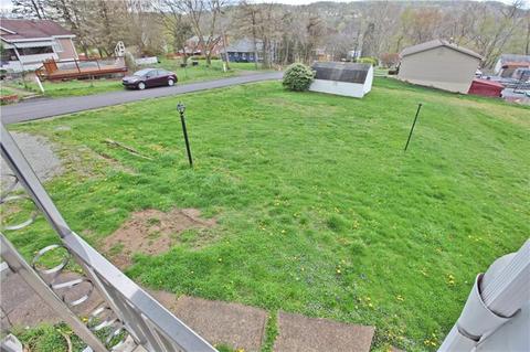 1113 State St, Vandergrift, PA 15690 photo 8