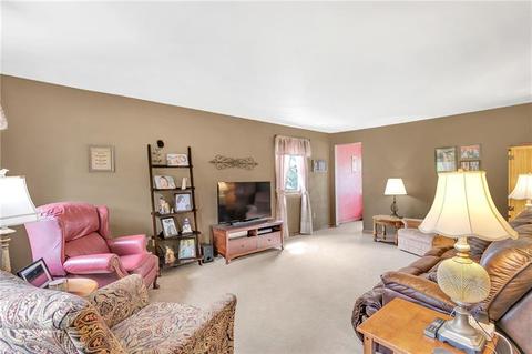25 Janette Cir, Irwin, PA 15642 photo 4