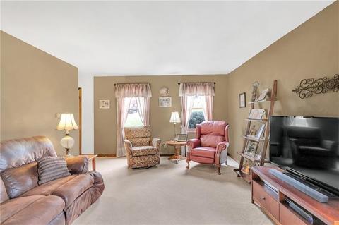 25 Janette Cir, Irwin, PA 15642 photo 5