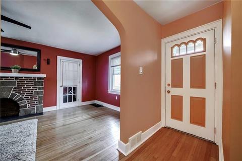 1800 Devonshire Rd, Coraopolis, PA 15108 photo 2
