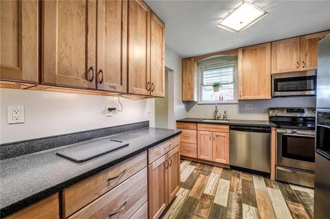 1800 Devonshire Rd, Coraopolis, PA 15108 photo 9