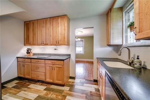 1800 Devonshire Rd, Coraopolis, PA 15108 photo 8