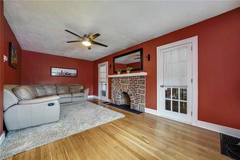 1800 Devonshire Rd, Coraopolis, PA 15108 photo 3