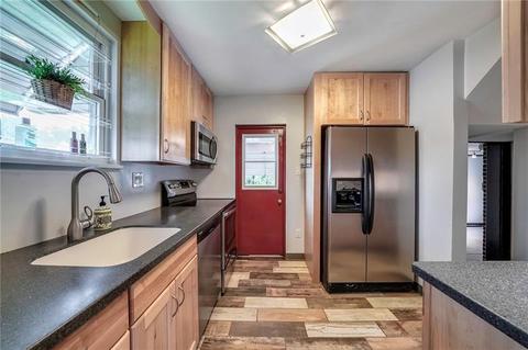 1800 Devonshire Rd, Coraopolis, PA 15108 photo 7