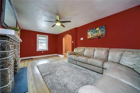 1800 Devonshire Rd, Coraopolis, PA 15108 photo 4