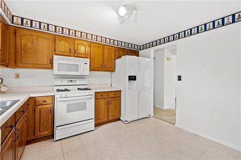 233 Pine Dr, Carnot-moon, PA 15108 photo 4