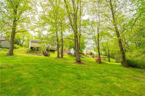 233 Pine Dr, Carnot-moon, PA 15108 photo 3