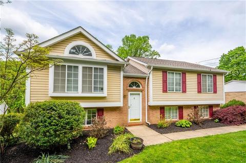 233 Pine Dr, Carnot-moon, PA 15108 photo 1