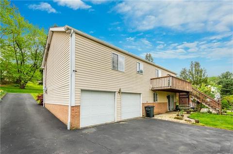 233 Pine Dr, Carnot-moon, PA 15108 photo 2