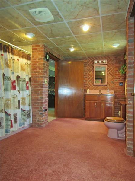 205 Johnetta Rd, Vandergrift, PA 15690 photo 16