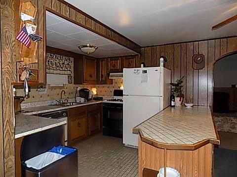 413 Lowell St, Vandergrift, PA 15690 photo 3