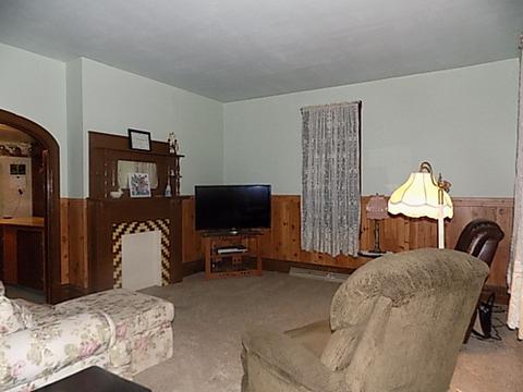 413 Lowell St, Vandergrift, PA 15690 photo 2