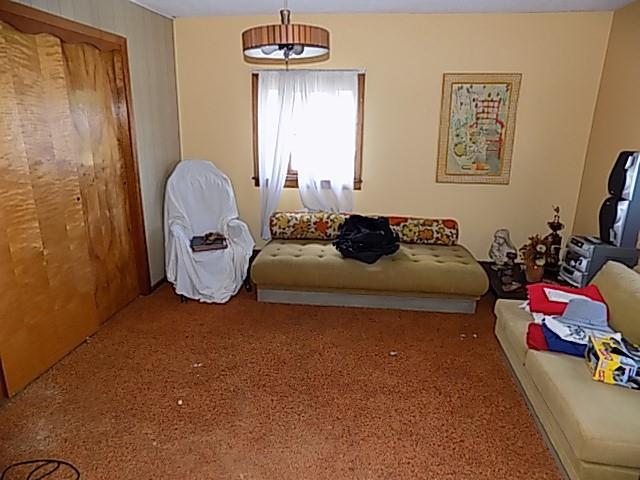 817 Holland St, Vandergrift, PA 15690 photo 8