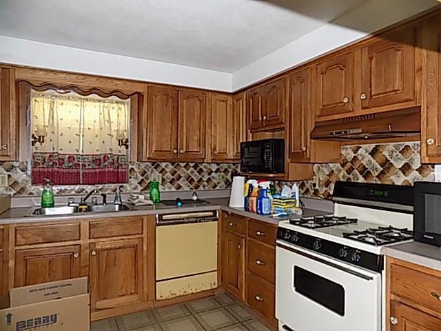  817 Holland St, Vandergrift, PA 15690 photo 5