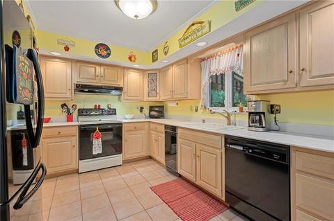 4939 Simmons Cir, Export, PA 15632 photo 9