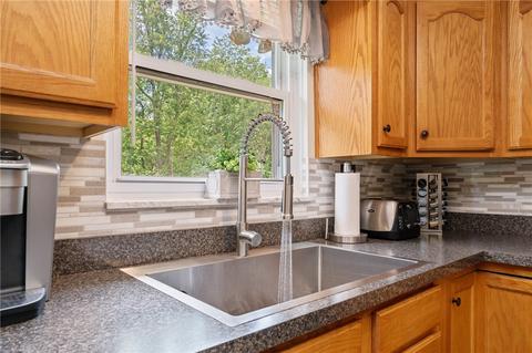138 Wickham Dr, Monaca, PA 15061 photo 6