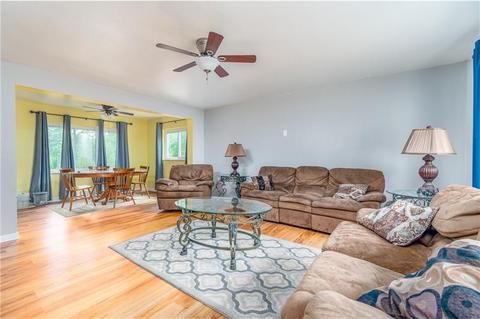 128 Pleasantview Dr, Monaca, PA 15061 photo 8
