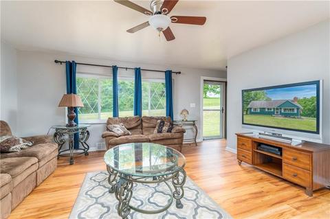 128 Pleasantview Dr, Monaca, PA 15061 photo 7