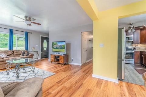 128 Pleasantview Dr, Monaca, PA 15061 photo 10