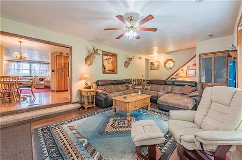 20 Lorrie Dr, Irwin, PA 15642 photo 2
