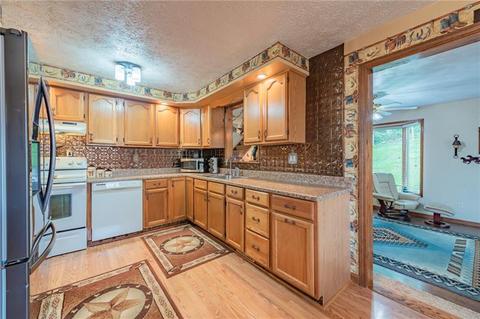 20 Lorrie Dr, Irwin, PA 15642 photo 6