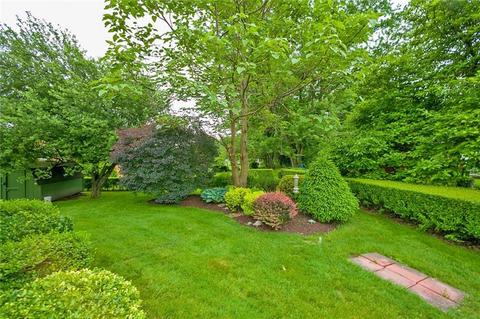 101 Manchester Dr, Irwin, PA 15642 photo 4