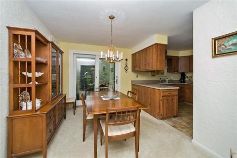 101 Manchester Dr, Irwin, PA 15642 photo 9