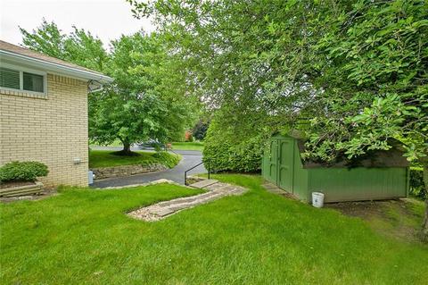 101 Manchester Dr, Irwin, PA 15642 photo 5