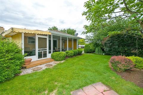101 Manchester Dr, Irwin, PA 15642 photo 3