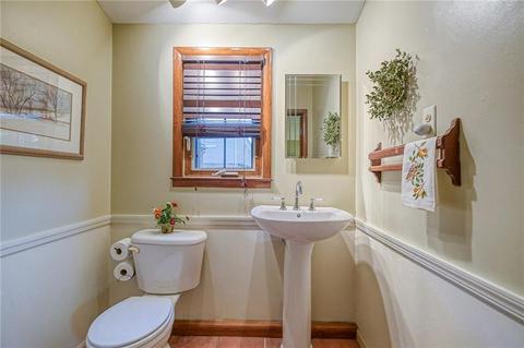 136 Chris Dr, Irwin, PA 15642 photo 9