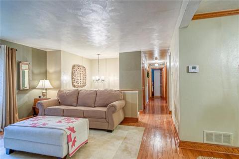 136 Chris Dr, Irwin, PA 15642 photo 3