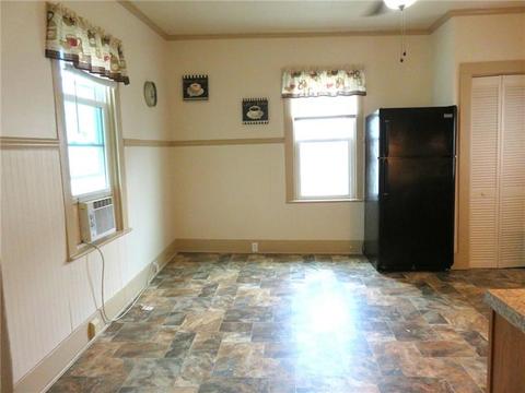 32 E 2nd Ave, Latrobe, PA 15650 photo 4