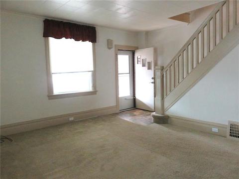 32 E 2nd Ave, Latrobe, PA 15650 photo 2