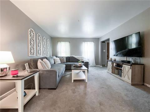 105 Heather Dr, Monaca, PA 15061 photo 2