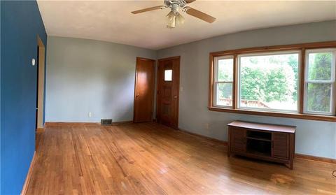 32 Pullam Dr, West Middlesex, PA 16159 photo 5