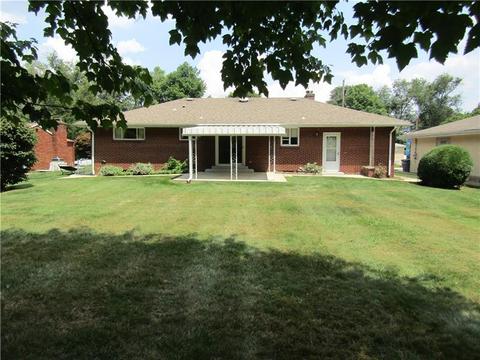 14570 Watson Dr, Irwin, PA 15642 photo 4