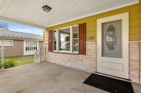 1209 Nimick Ave, Monaca, PA 15061 photo 2