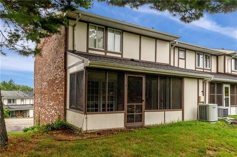 4333 Hemlock Cir, Hampton, PA 15101 photo 2