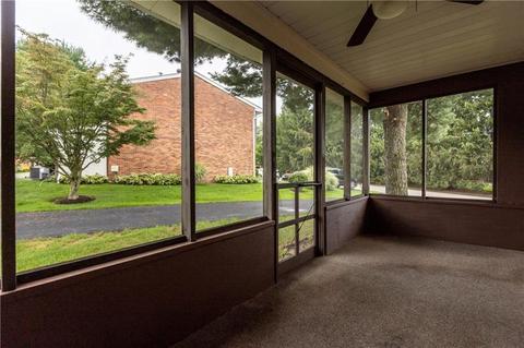 4333 Hemlock Cir, Hampton, PA 15101 photo 4