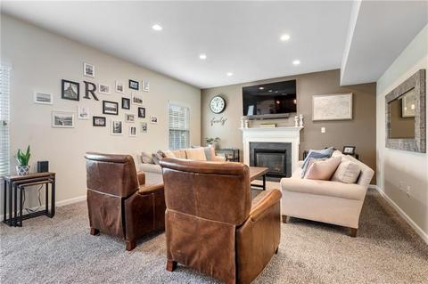 209 Springbrook Dr, Mars, PA 16046 photo 4