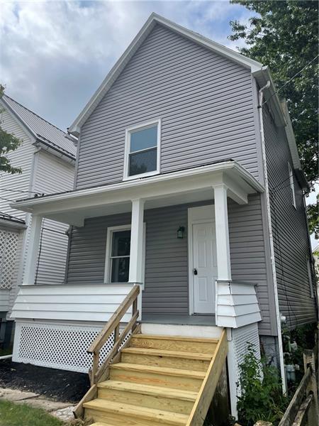 413 Walnut, Vandergrift, PA 15690 photo 2