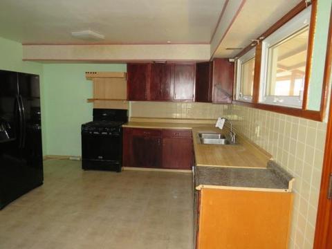 504 Halcomb Ave, Clairton, PA 15025 photo 23