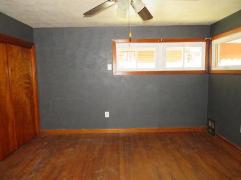 504 Halcomb Ave, Clairton, PA 15025 photo 9