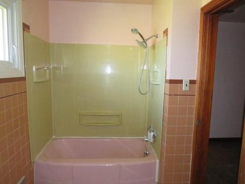 504 Halcomb Ave, Clairton, PA 15025 photo 16