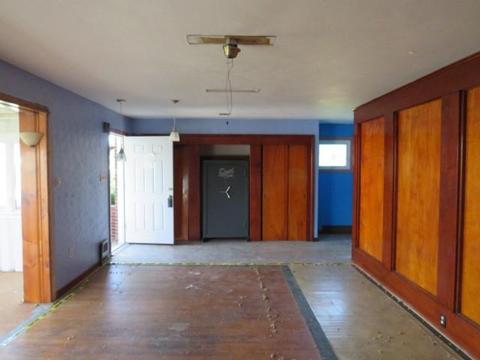 504 Halcomb Ave, Clairton, PA 15025 photo 3