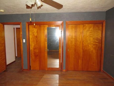 504 Halcomb Ave, Clairton, PA 15025 photo 10