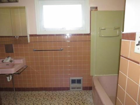 504 Halcomb Ave, Clairton, PA 15025 photo 15