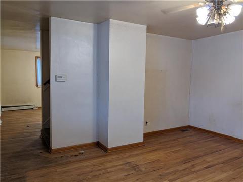 411 Corwin St, Roscoe, PA 15477 photo 4
