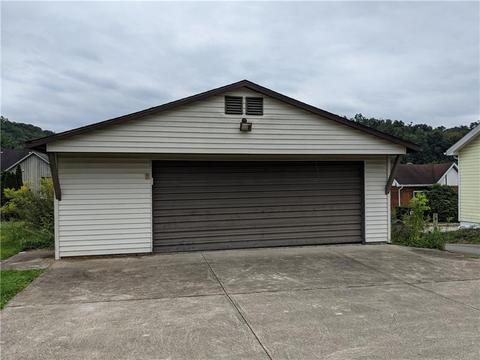 411 Corwin St, Roscoe, PA 15477 photo 22